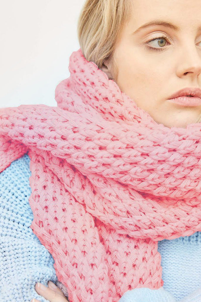 Ayla Chunky Knitted Scarf | Pink
